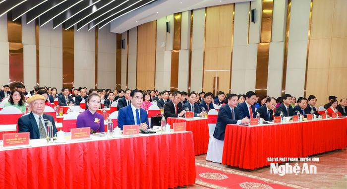 Các đồng chí lãnh đạo tỉnh cùng các đại biểu dự Hội nghị tổng kết hoạt động nhiệm kỳ 2021 - 2026 và kỷ niệm 80 năm Ngày bầu cử HĐND tỉnh Nghệ An khóa I (24/2/1946 - 24/2/2026). Ảnh: Thành Duy