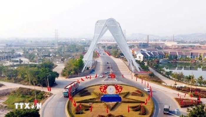 Cổng chào tỉnh Quảng Ninh nằm trên địa bàn phường An Sinh, được khánh thành năm 2017 với vốn đầu tư 198 tỷ đồng. (Ảnh: Đức Hiếu/TTXVN)