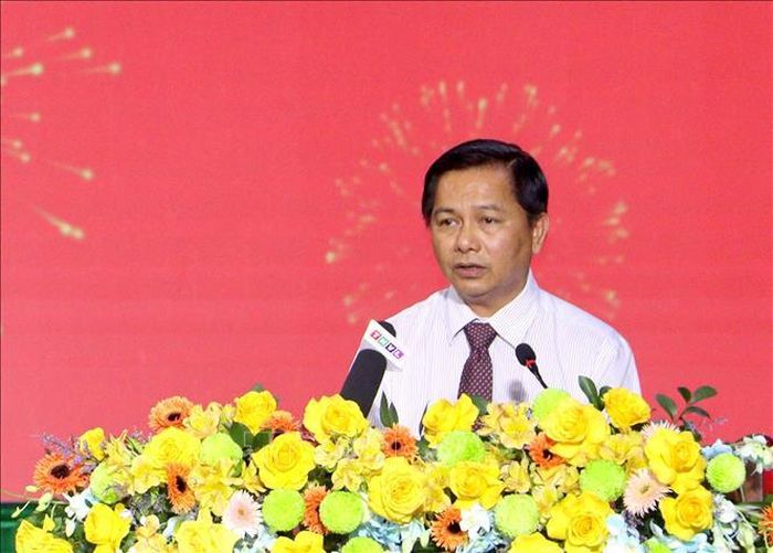 Bí thư Tỉnh ủy Vĩnh Long Trần Văn Lâu phát biểu tại buổi lễ.