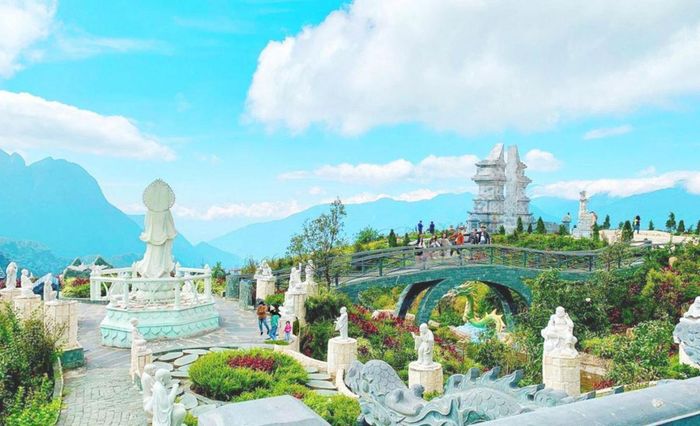 Khu du lịch sinh thái Cổng trời Ô Quy Hồ.