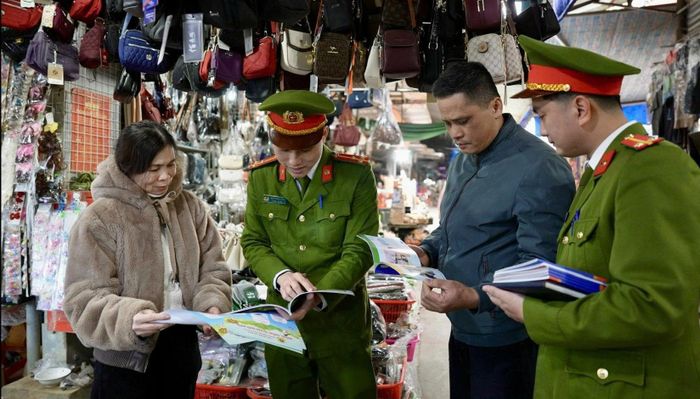 Phòng Cảnh sát Phòng cháy, chữa cháy và cứu nạn, cứu hộ, Công an tỉnh tăng cường tuyên truyền phòng cháy, chữa cháy cho các hộ kinh doanh.