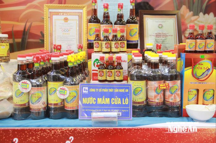 Một số sản phẩm OCOP Nghệ An được trưng bày tại siêu thị ảnh: Q.A