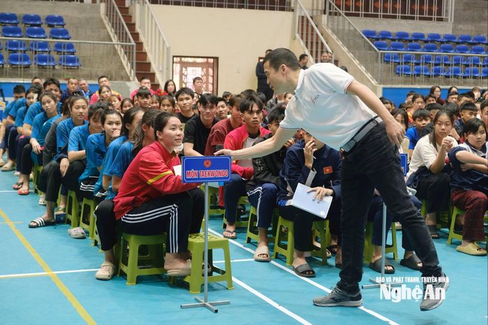 Các vận động viên tham gia lớp tập huấn công tác phòng, chống doping; phòng, tránh chấn thương và xử lý chấn thương ban đầu cho các vận động viên. Ảnh tư liệu: Thúy Mai