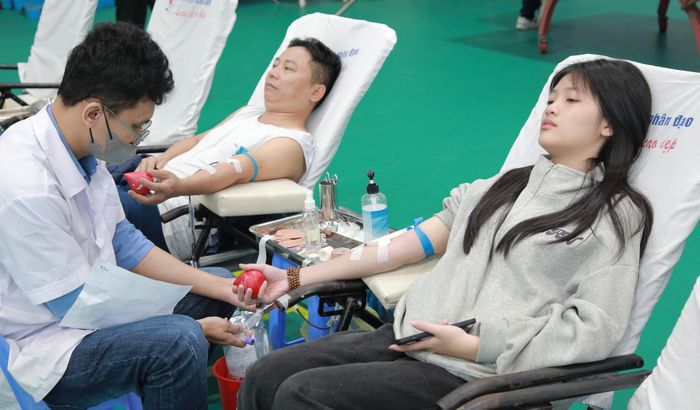 Đoàn viên, thanh niên Đà Nẵng tích cực tham gia hiến máu tình nguyện. Ảnh: ĐẮC MẠNH