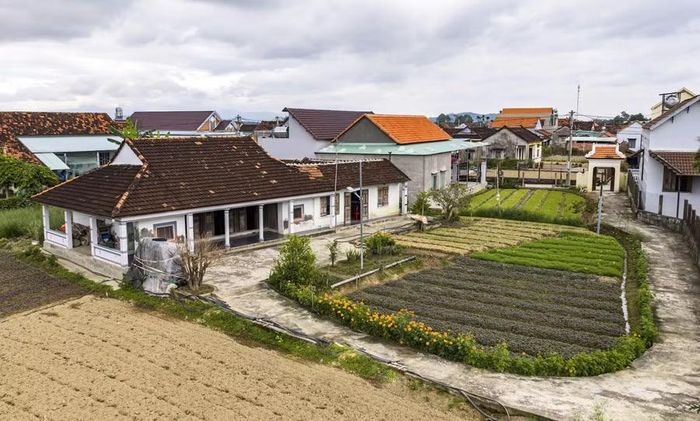 Một ngôi nhà cổ được xây dựng từ năm 1880. Ảnh: Dũng Nhân
