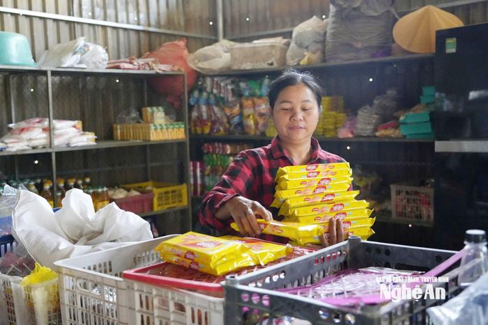 Chị Chương Thị Lập là đảng viên năng động trong phát triển kinh tế ở bản Búng. Ảnh: T.P