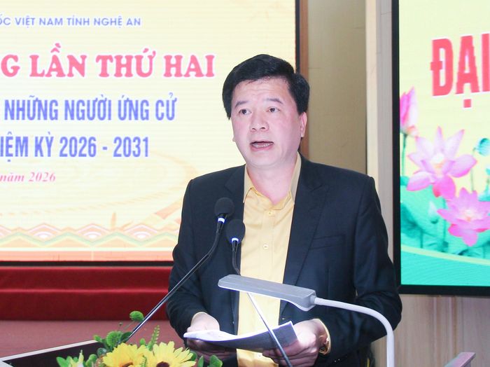 Đồng chí Nguyễn Đình Hùng - Ủy viên Ban Thường vụ Tỉnh ủy, Phó Chủ tịch Thường trực Ủy ban MTTQ Việt Nam tỉnh báo cáo kết quả giới thiệu người của các cơ quan, tổ chức, đơn vị ứng cử đại biểu Quốc hội khóa XVI. Ảnh: Mai Hoa