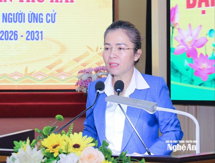 Đồng chí Võ Thị Minh Sinh - Phó Bí thư Tỉnh ủy, Chủ tịch Ủy ban MTTQ Việt Nam tỉnh Nghệ An, Trưởng đoàn Đại biểu Quốc hội tỉnh kết luận tại hội nghị. Ảnh: Mai Hoa