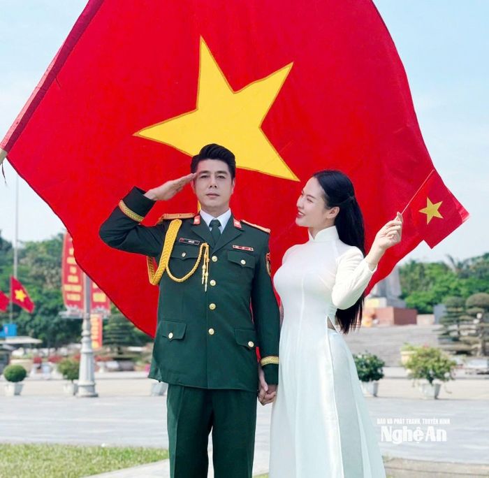 Tuổi trẻ và niềm tự hào bên cờ Tổ quốc. Ảnh: Võ An Ngọc