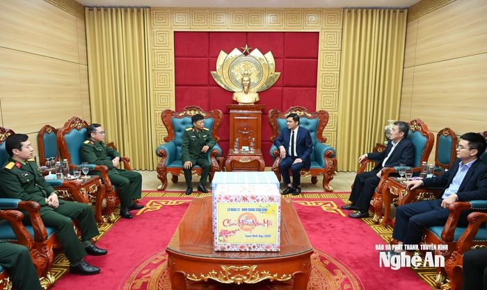 Bộ Tư lệnh Công binh thăm và chúc Tết Tỉnh ủy Nghệ An. Ảnh: Thành Cường