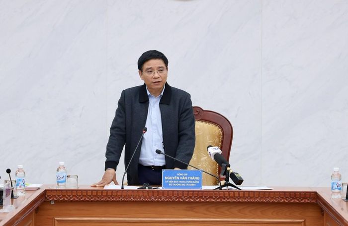 Bộ trưởng Bộ Tài chính Nguyễn Văn Thắng phát biểu tại cuộc họp. Ảnh: Mạnh Tuấn.