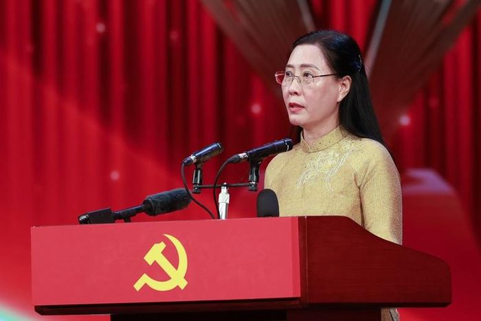 Đồng chí Bùi Thị Quỳnh Vân, Ủy viên Trung ương Đảng, Phó Trưởng Ban Tổ chức Trung ương, Phó Trưởng Ban Chỉ đạo Giải Búa liềm Vàng phát biểu - Ảnh: VGP/Nhật Bắc