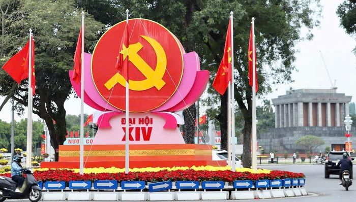 Biểu trưng lớn chào mừng Đại hội đại biểu toàn quốc lần thứ XIV của Đảng Cộng sản Việt Nam.