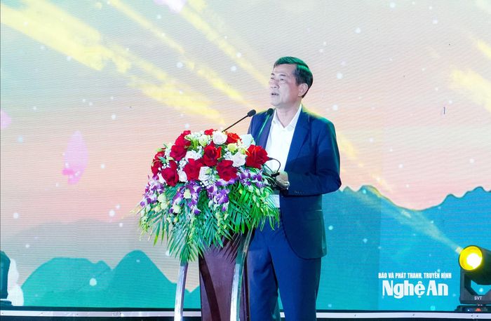 Phó Chủ tịch UBND tỉnh Thái Văn Thành phát biểu khai mạc chương trình. Ảnh: Phạm Bằng