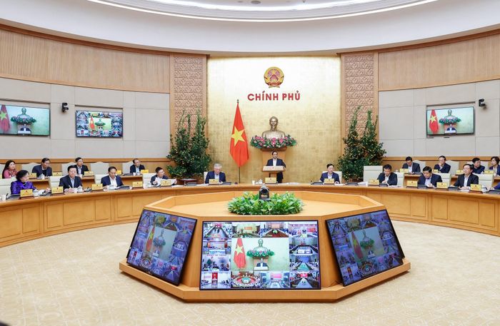 Cùng dự phiên họp có các đồng chí Phó Thủ tướng Chính phủ, Phó Bí thư Đảng ủy Chính phủ, lãnh đạo các bộ, ngành, cơ quan thuộc Chính phủ, lãnh đạo các địa phương.