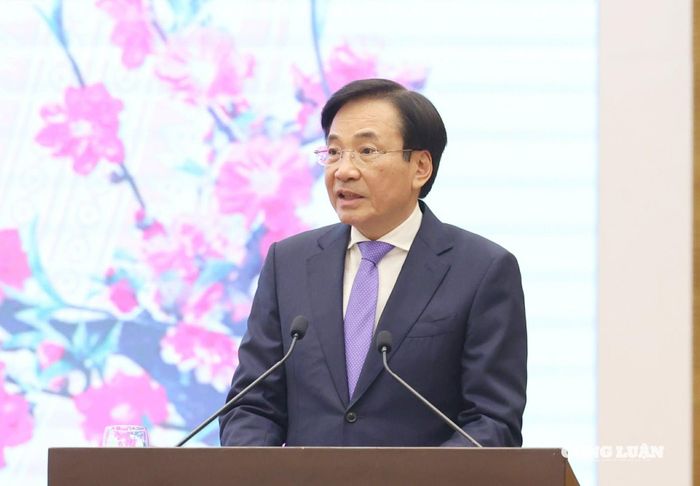 Bộ trưởng Trần Văn Sơn cho biết, các lĩnh vực văn hóa, xã hội được chú trọng; an sinh xã hội được bảo đảm, đời sống nhân dân tiếp tục được cải thiện.