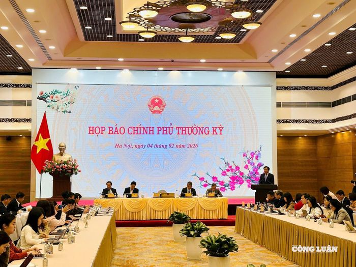 Bộ trưởng, Chủ nhiệm Văn phòng Chính phủ Trần Văn Sơn, Người phát ngôn của Chính phủ chủ trì họp báo.