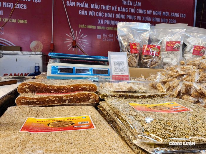 Một sản phẩm bánh kẹo truyền thống được người dân của huyện Mỹ Đức cũ mang đến triển lãm