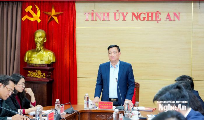 Bí thư Tỉnh ủy Nguyễn Khắc Thận kết luận hội nghị. Ảnh: Phạm Bằng
