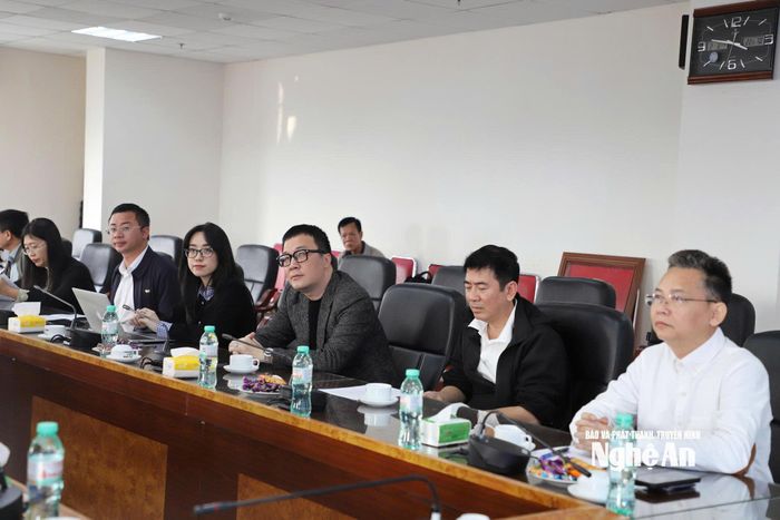 Các thành viên của Đoàn công tác Trung tâm Truyền hình Việt Nam khu vực miền Trung - Tây Nguyên (VTV8) tham gia buổi làm việc. Ảnh: Thùy Dương