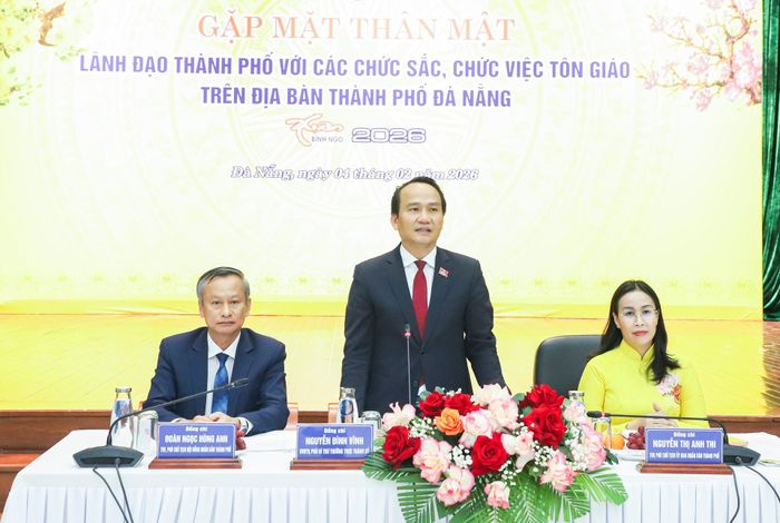 Phó Bí thư Thường trực Thành ủy Nguyễn Đình Vĩnh phát biểu tại buổi gặp mặt. Ảnh: NGỌC PHÚ