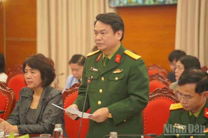  Đại tá Phạm Văn Vương, Phó Cục trưởng Cục Tuyên huấn, Tổng cục Chính trị Quân đội nhân dân Việt Nam, phát biểu tại buổi họp báo. 