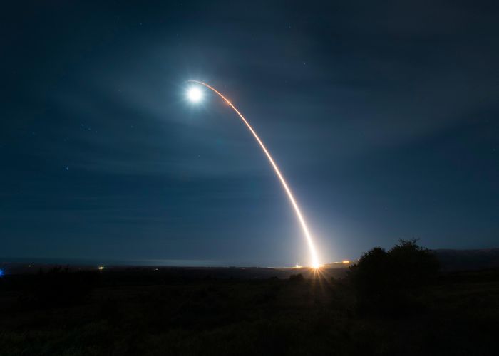 Tên lửa đạn đạo liên lục địa (ICBM) Minuteman III không mang đầu đạn của Mỹ rời bệ phóng trong một cuộc thử nghiệm vào rạng sáng. Ảnh tư liệu: AFP/Không quân Mỹ