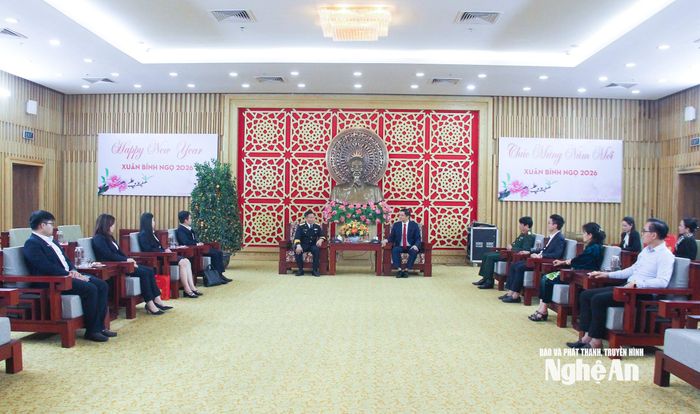 Quang cảnh cuộc trao đổi giữa lãnh đạo tỉnh với Bộ Tư lệnh Binh đoàn 20. Ảnh: Mai Hoa
