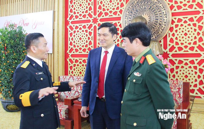 Lãnh đạo tỉnh và Binh đoàn 20 trao đổi những vấn đề có thể hợp tác. Ảnh: Mai Hoa