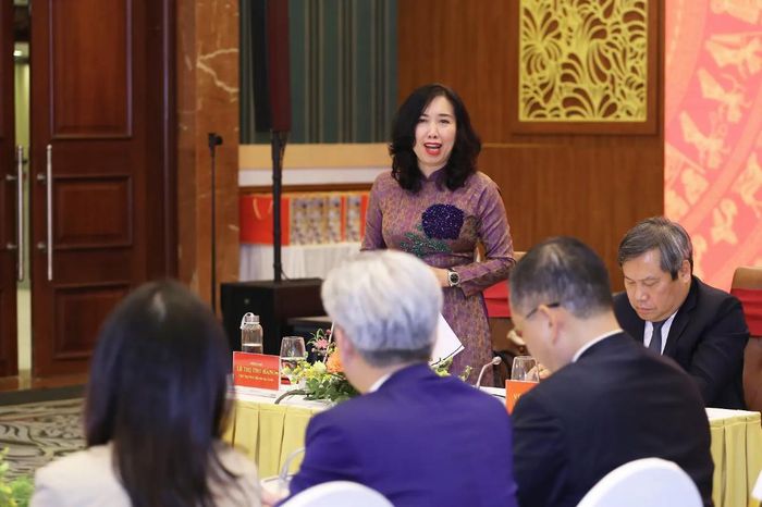  Thứ trưởng Bộ Ngoại giao Lê Thị Thu Hằng phát biểu tại cuộc gặp. Ảnh: THÀNH LONG