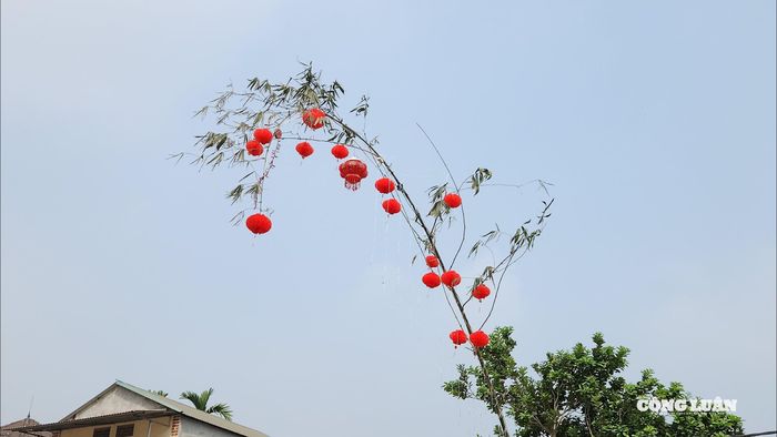 Không khí hân hoan bao trùm khắp xã Hương Cần, hứa hẹn một cái Tết ấm no, hạnh phúc - Ảnh: Phùng Thọ.