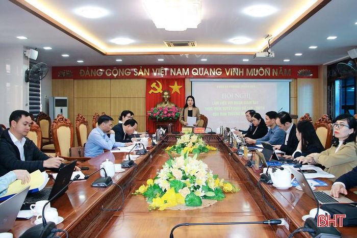  Chiều 5/2, Tổ số 1 - Đoàn giám sát của Ban Thường vụ Tỉnh ủy do Phó Chủ tịch HĐND tỉnh Nguyễn Thị Việt Hà đã làm việc với Đảng ủy phường Thành Sen và Đảng ủy xã Thạch Hà. 