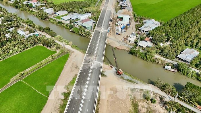 Cầu Huệ Đức qua địa bàn xã Vĩnh Hanh, tỉnh An Giang. Ảnh: Thanh Sang-TTXVN