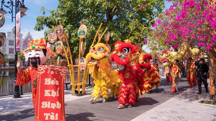 Hoạt động thương mại và dịch vụ tháng 1/2026 phản ánh sự tăng trưởng rõ nét. Ảnh: Vinpearl Nam Hội An