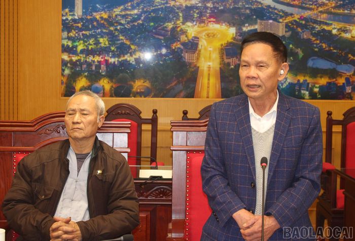 Đại diện các chức sắc, chức việc, cơ sở tôn giáo phát biểu ý kiến tại hội nghị.