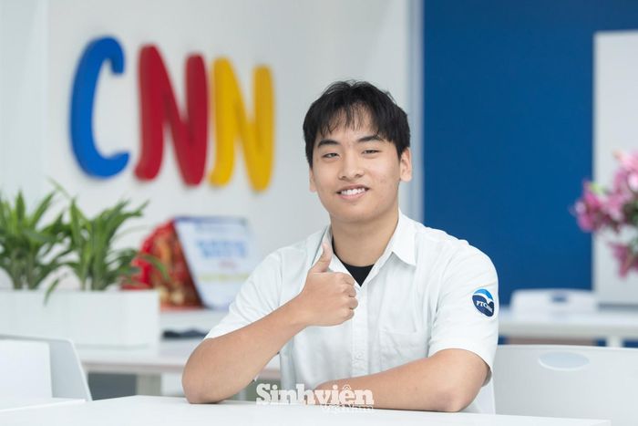 Phạm Thế Tuấn - học sinh lớp 12A1 Trường THPT Chuyên Ngoại ngữ đạt điểm tuyệt đối kỳ thi SAT.