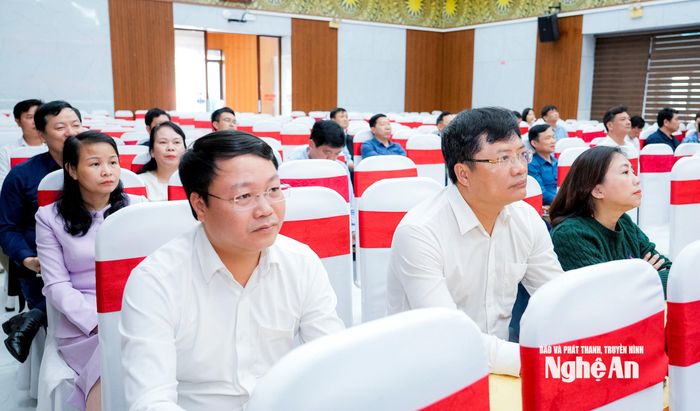 Các đại biểu tham dự hội nghị tại điểm cầu tỉnh Nghệ An. Ảnh: Phạm Bằng