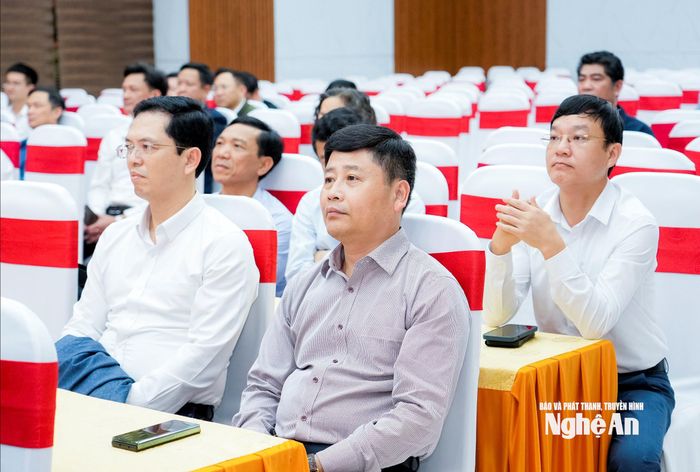 Các đại biểu tham dự hội nghị tại điểm cầu tỉnh Nghệ An. Ảnh: Phạm Bằng