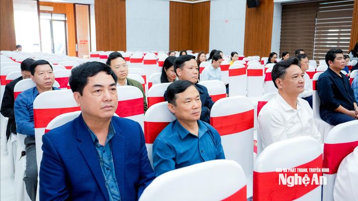 Các đại biểu tham dự hội nghị tại điểm cầu tỉnh Nghệ An. Ảnh: Phạm Bằng