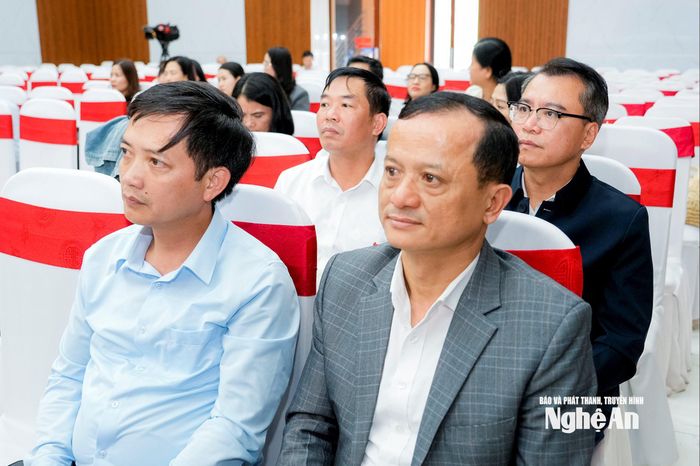 Các đại biểu tham dự hội nghị tại điểm cầu tỉnh Nghệ An. Ảnh: Phạm Bằng