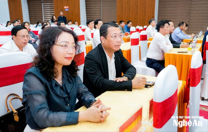 Các đại biểu tham dự hội nghị tại điểm cầu tỉnh Nghệ An. Ảnh: Phạm Bằng