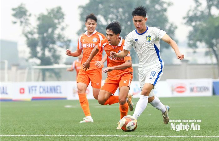 Trung tâm Đào tạo bóng đá trẻ SLNA có những tiêu chí rõ ràng về sinh hoạt, ý thức kỷ luật và cách ứng xử. Ảnh: Đức Anh