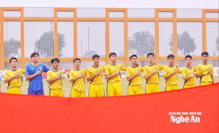 Những gương mặt trẻ khoác áo vàng SLNA luôn bước ra sân với quyết tâm cao nhất. Ảnh: Đức Anh