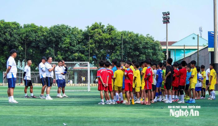 Với cách làm mới, trong 5–10 năm tới, Sông Lam Nghệ An sẽ có nhiều cầu thủ đủ chất lượng phục vụ đội 1 và các đội tuyển trẻ quốc gia. Ảnh: Đức Anh