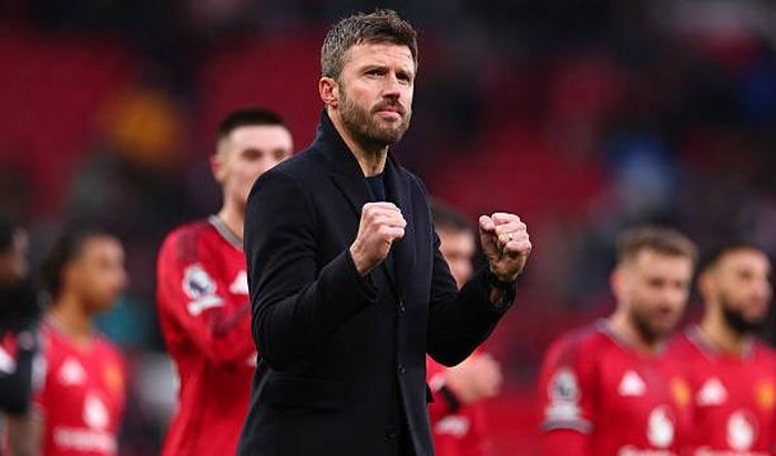 Michael Carrick vẫn đang nỗ lực làm tốt nhất công việc của mình.