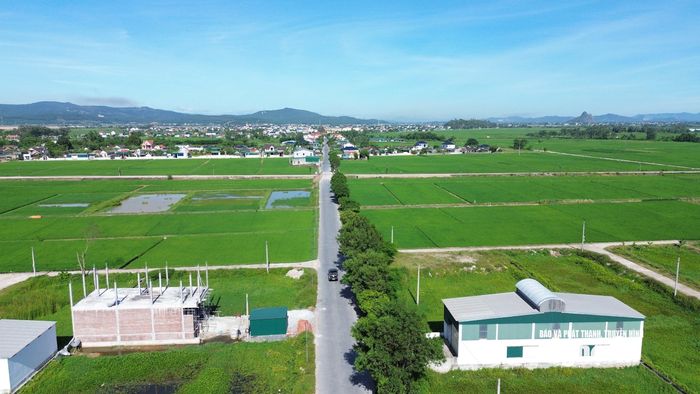 Xã Tân Châu đã đã quy hoạch xây dựng khu tái định cư cho Dự án Đường sắt tốc độ cao Bắc - Nam. Ảnh: X.H