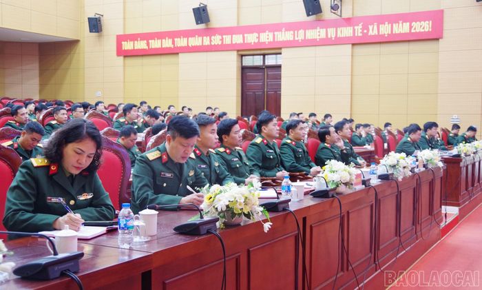  Cán bộ, chiến sĩ Bộ Chỉ huy Quân sự tỉnh triển khai học tập Nghị quyết XIV của Đảng. (Ảnh: Hữu Đức). 