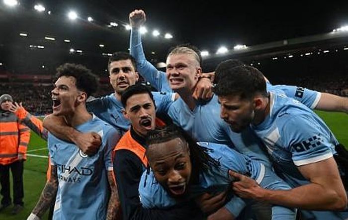 Haaland góp 1 bàn và 1 kiến tạo giúp Man City ngược dòng cảm xúc.