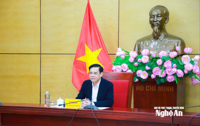 Đồng chí Võ Trọng Hải - Phó Bí thư Tỉnh ủy, Chủ tịch UBND tỉnh chủ trì tại điểm cầu UBND tỉnh Nghệ An. Ảnh: Thành Duy
