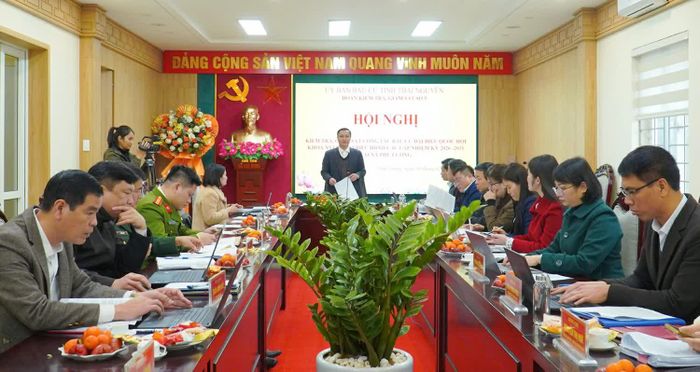 Đoàn công tác làm việc với Đảng ủy, HĐND, UBND, Ủy ban MTTQ và đại diện các tổ chức đoàn thể xã Phú Lương.